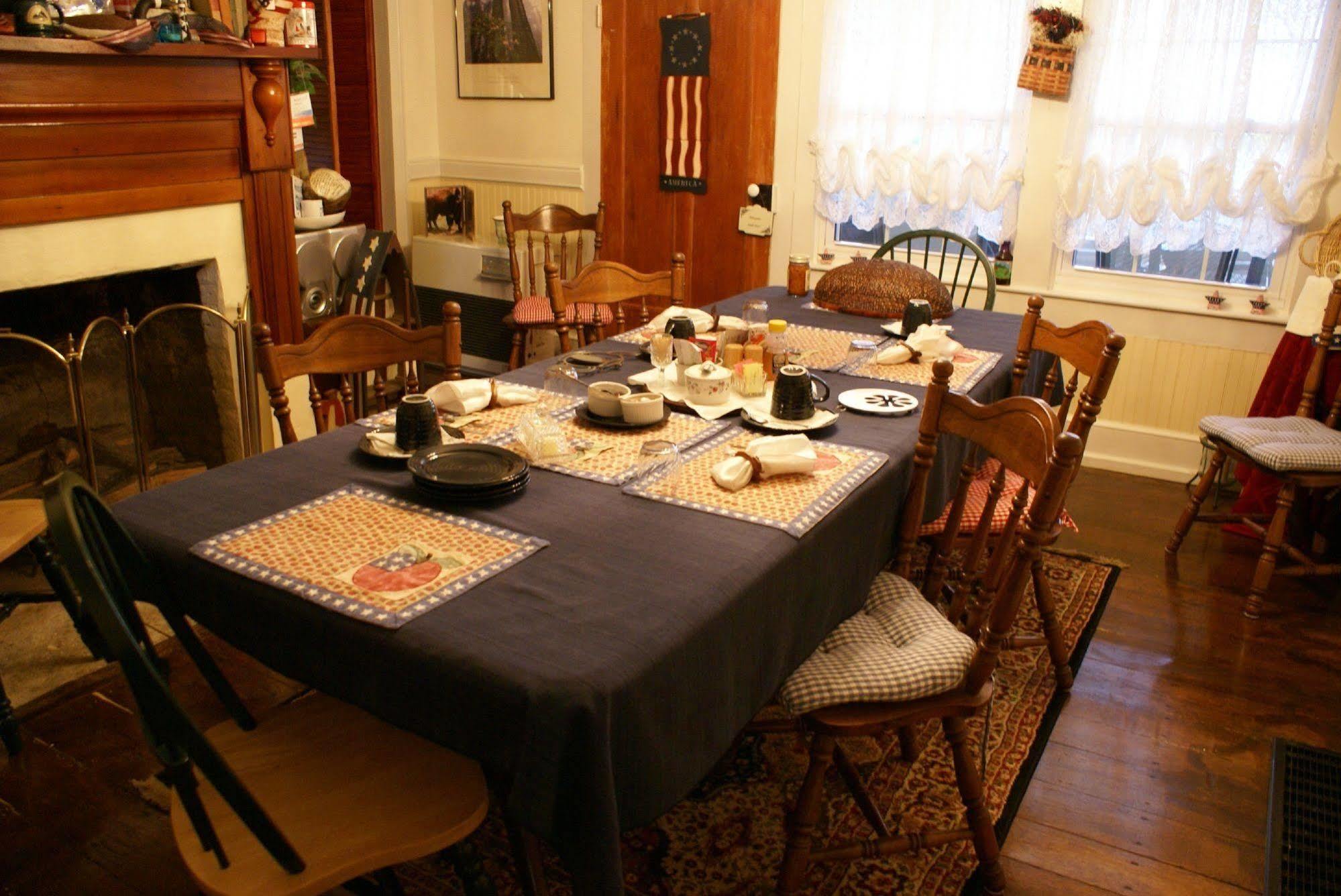 Buffalo Tavern Bed And Breakfast West Jefferson Buitenkant foto